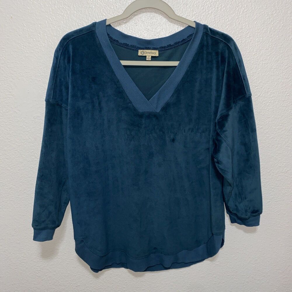 Democracy Women’s V-Neck Sweater Size S Blue